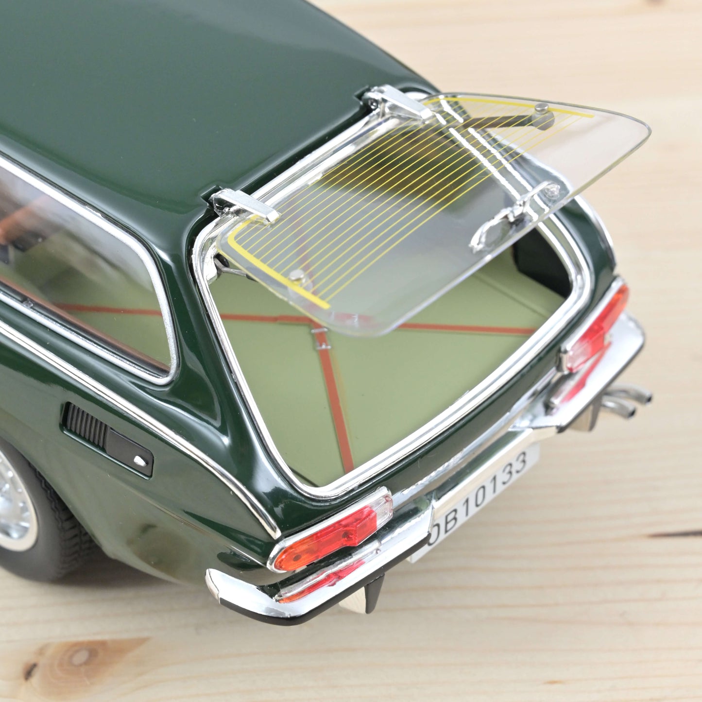 Volvo 1800 ES 1973 1:18
