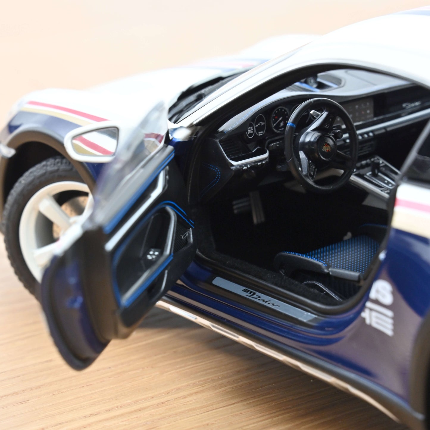 Porsche 911 Dakar 2023 1:18