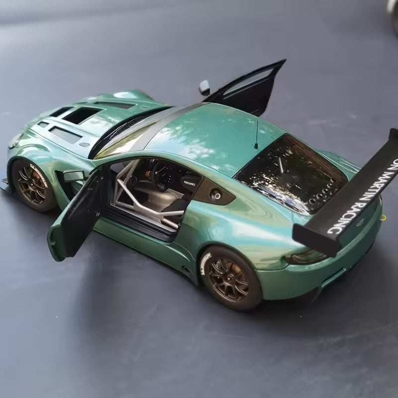 Aston Martin Vantage V12 GT3 1:18