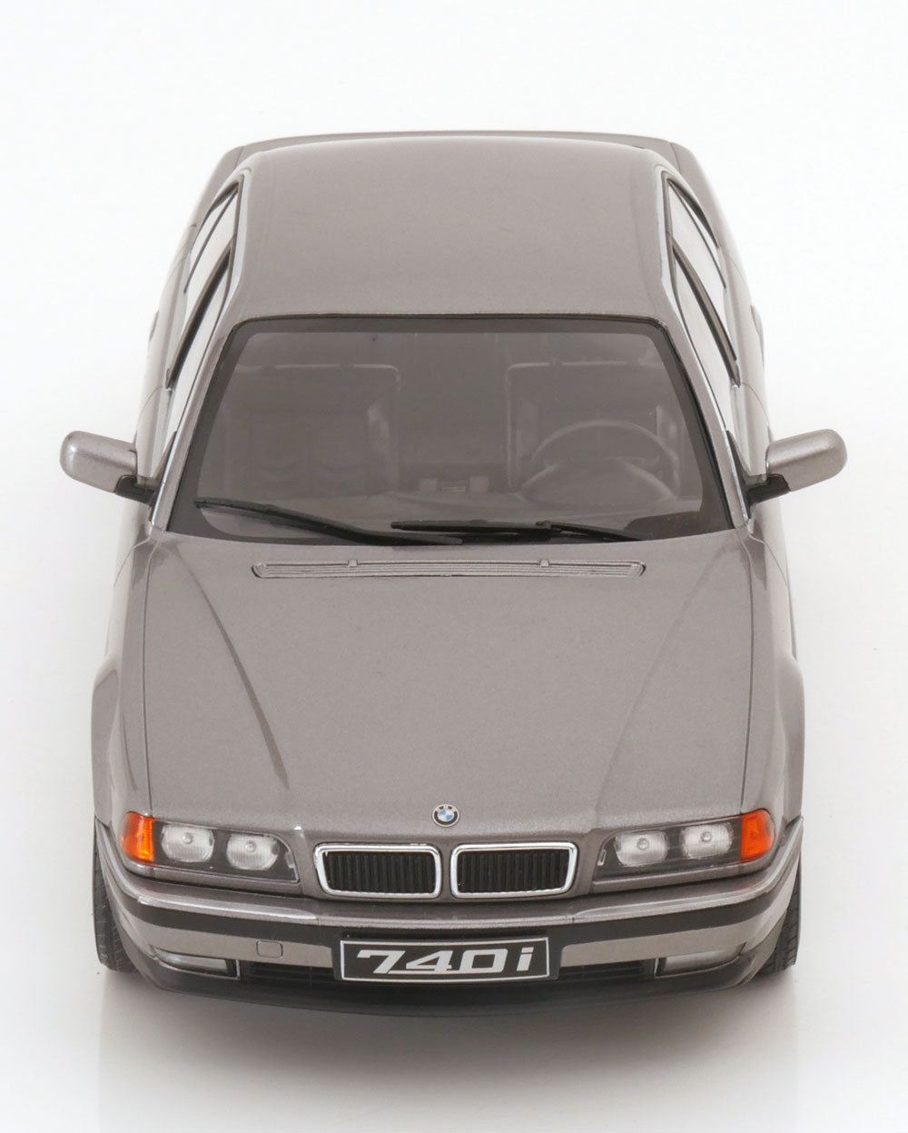BMW 740i E38 1:18