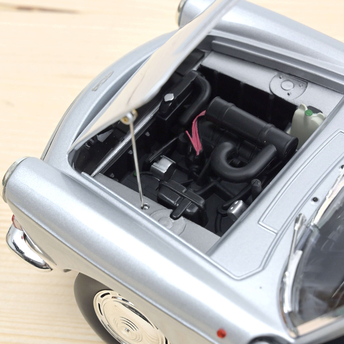 Peugeot 404 Cabriolet 1967 1:18