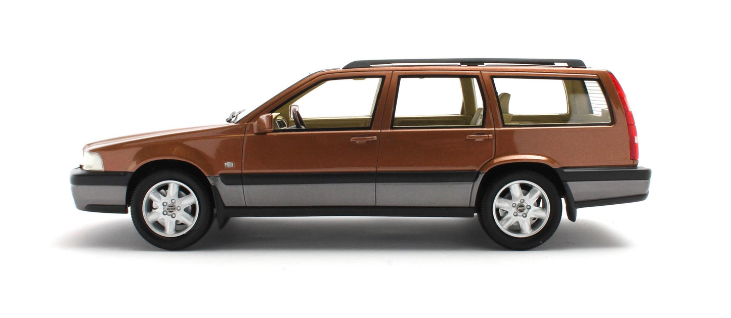Volvo V70 XC 1:18