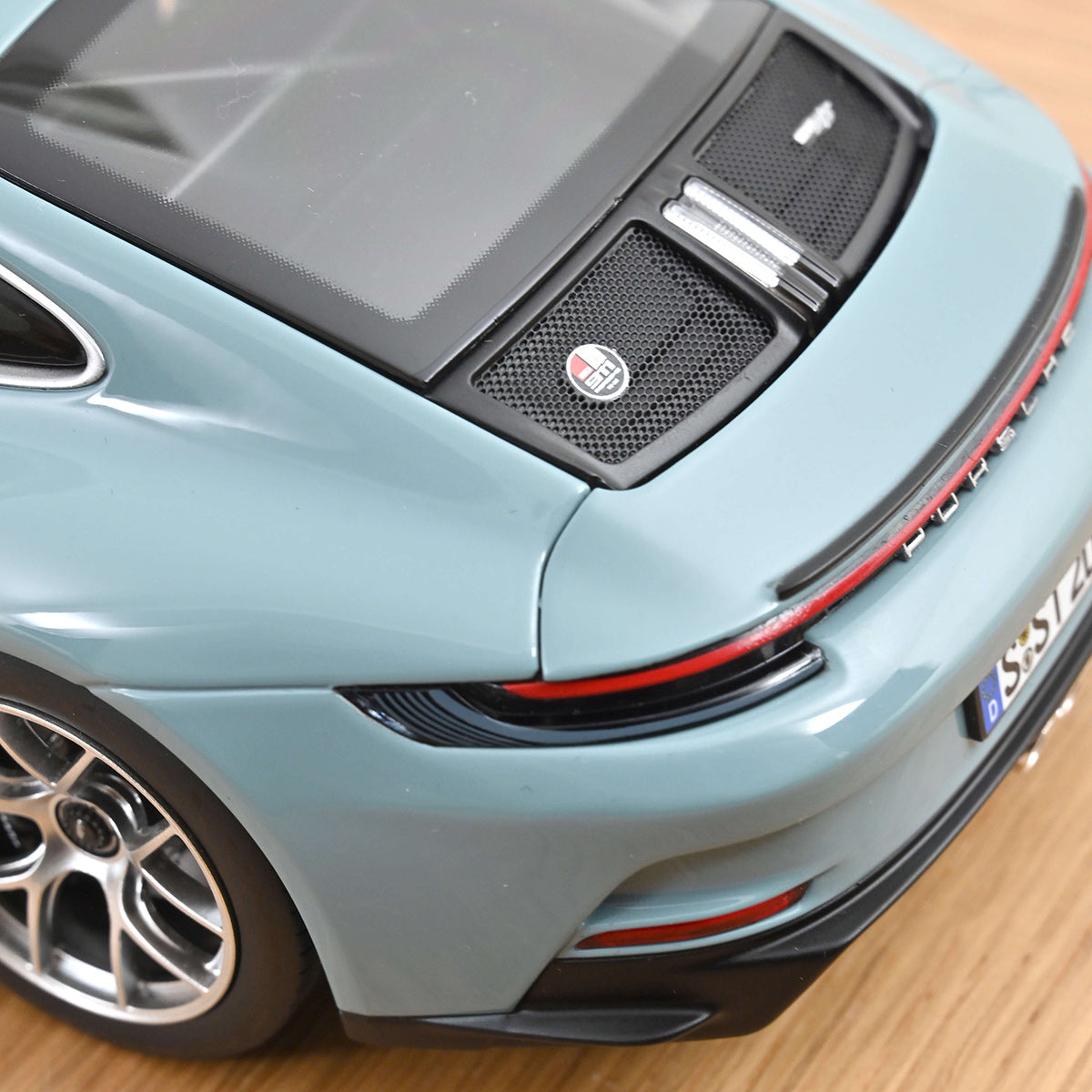 Porsche 911 S/T 2023 1:18