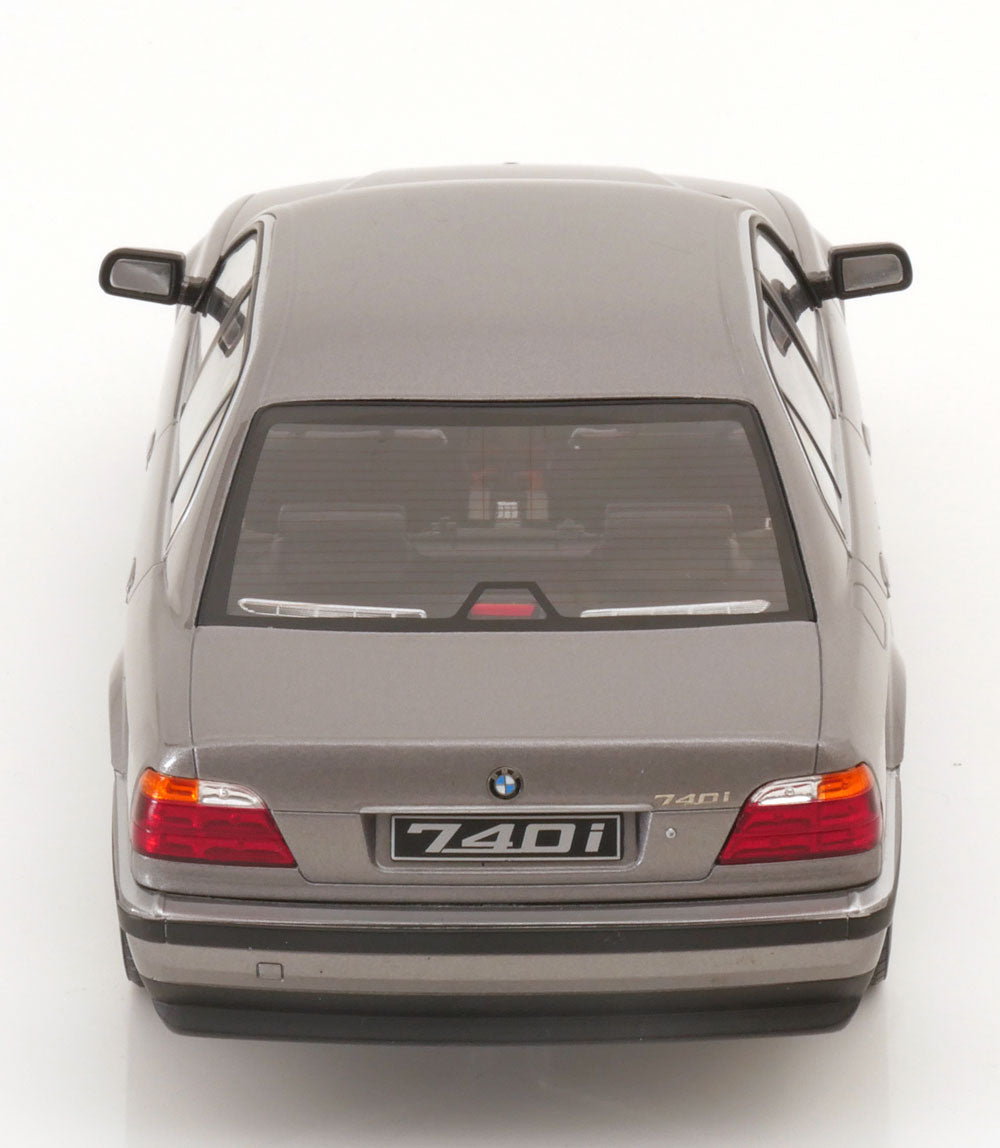 BMW 740i E38 1:18