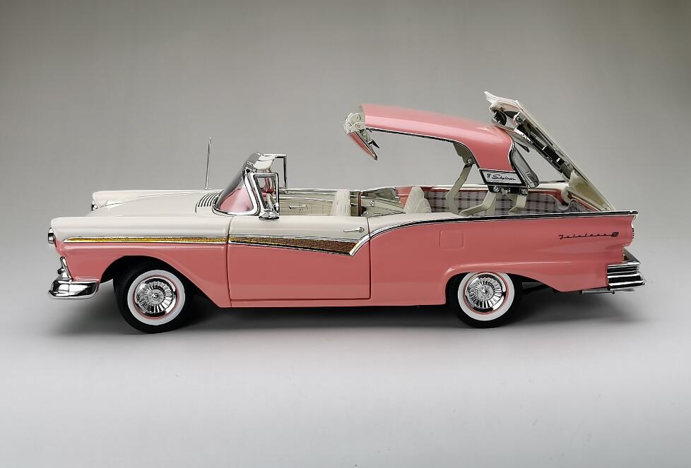 Ford Fairlane 500 Skyliner 1957 1:18