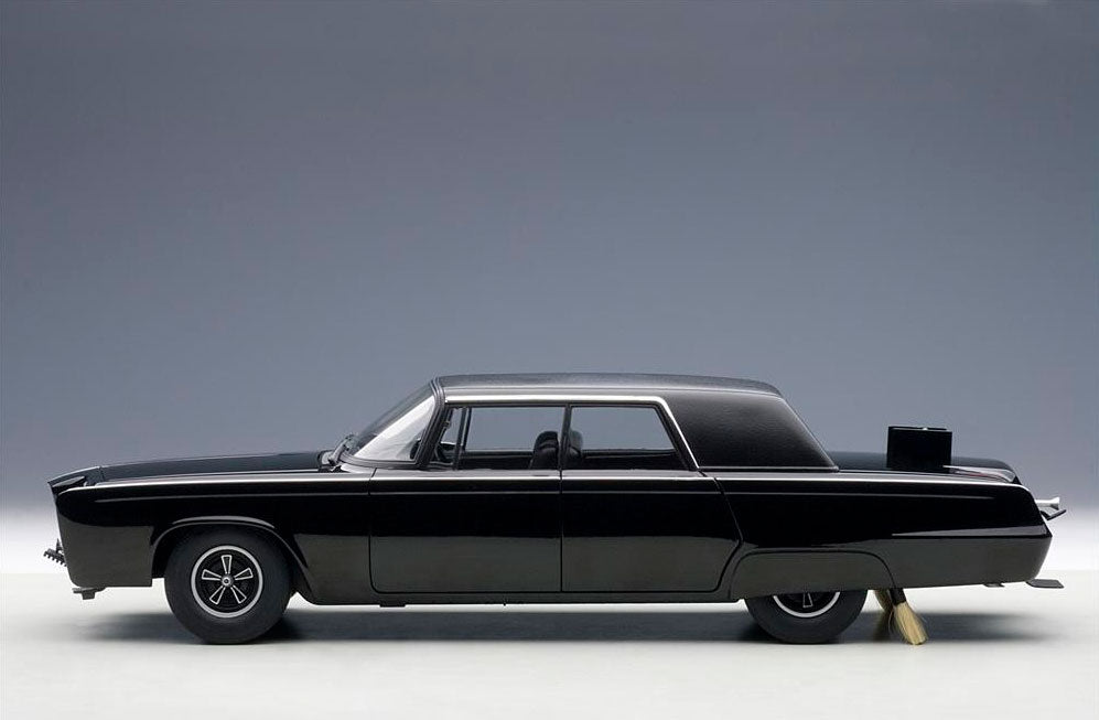 Chrysler Imperial Crown 1965 Black Beauty (Green Hornet) TV Series 2011 1:18