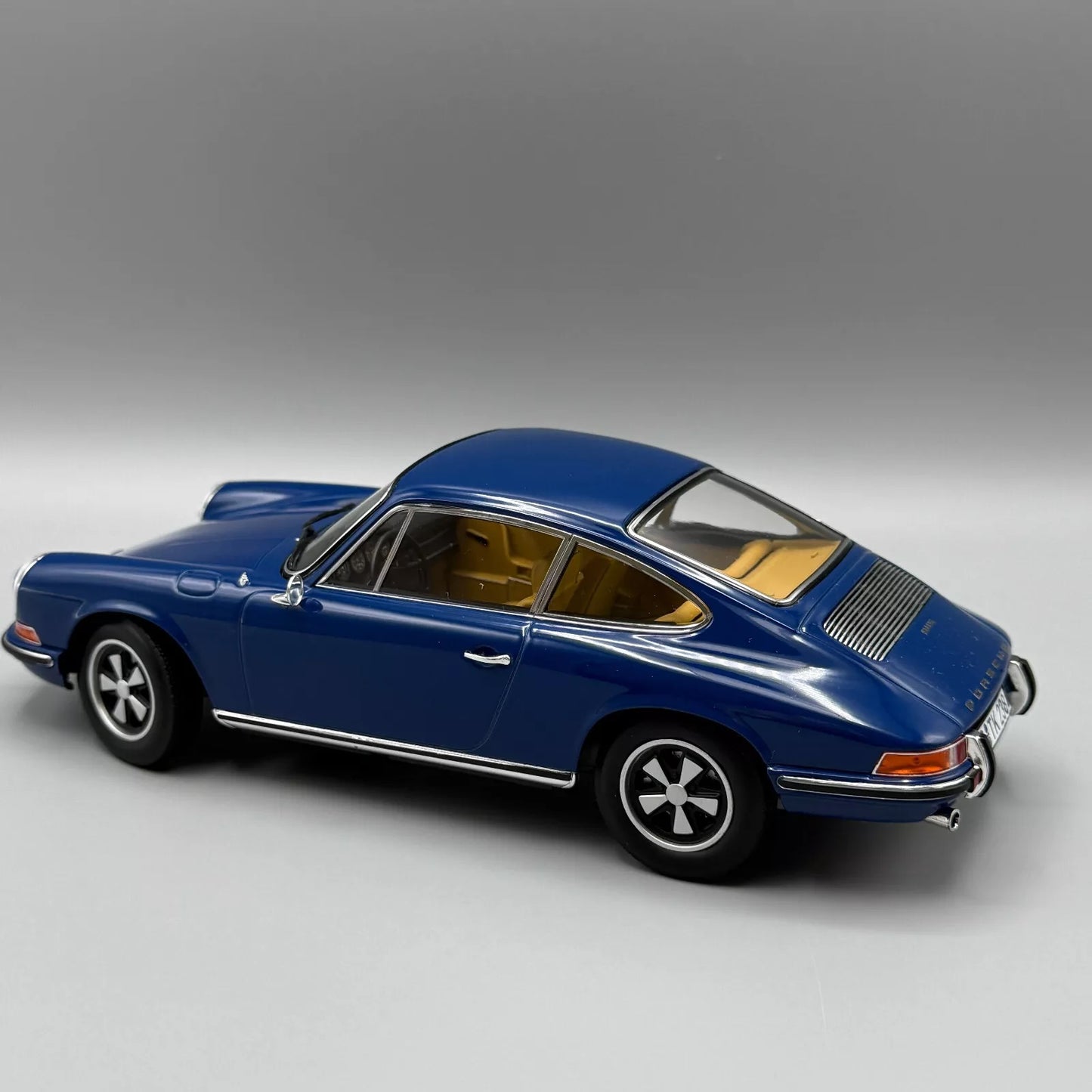 Porsche 911 (1969) 1:18