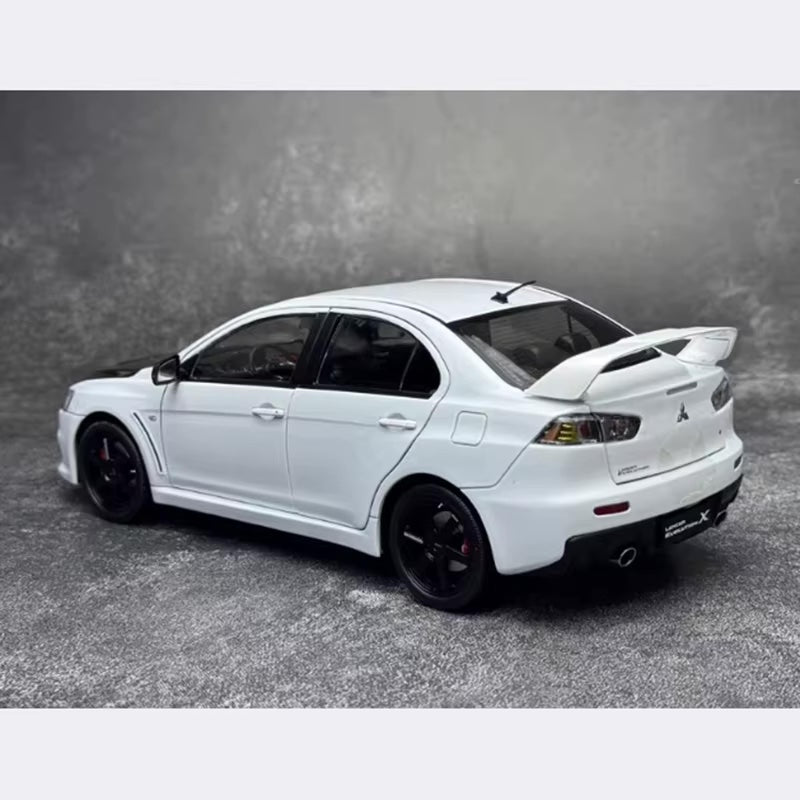 Mitsubishi Lancer Evo X 1:18