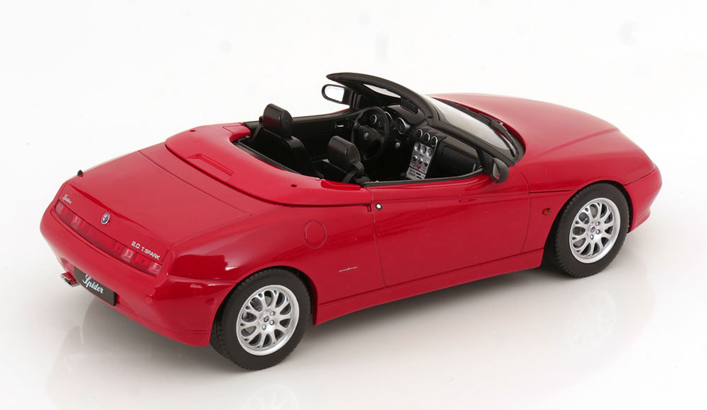 Alfa Romeo Spider 1:18