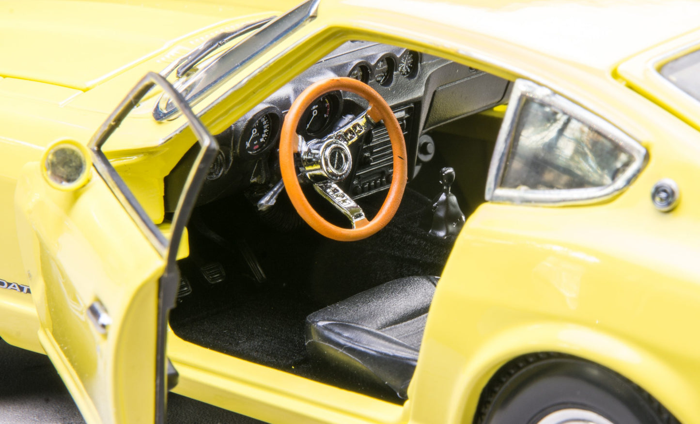 Nissan Datsun 240Z 1972 1:18