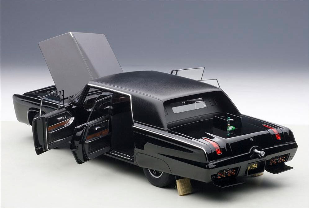 Chrysler Imperial Crown 1965 Black Beauty (Green Hornet) TV Series 2011 1:18