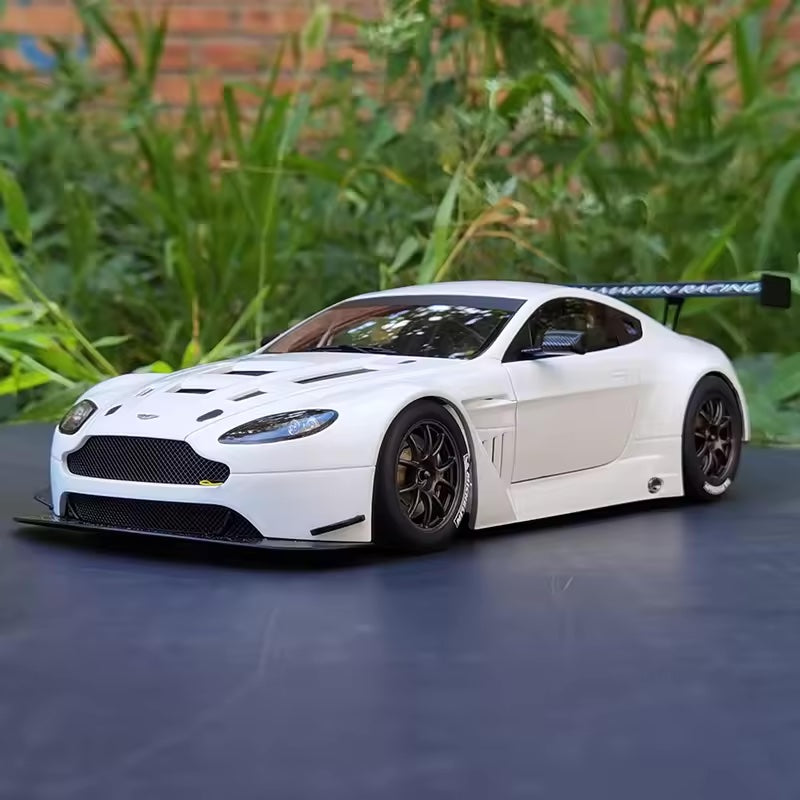 Aston Martin Vantage V12 GT3 1:18