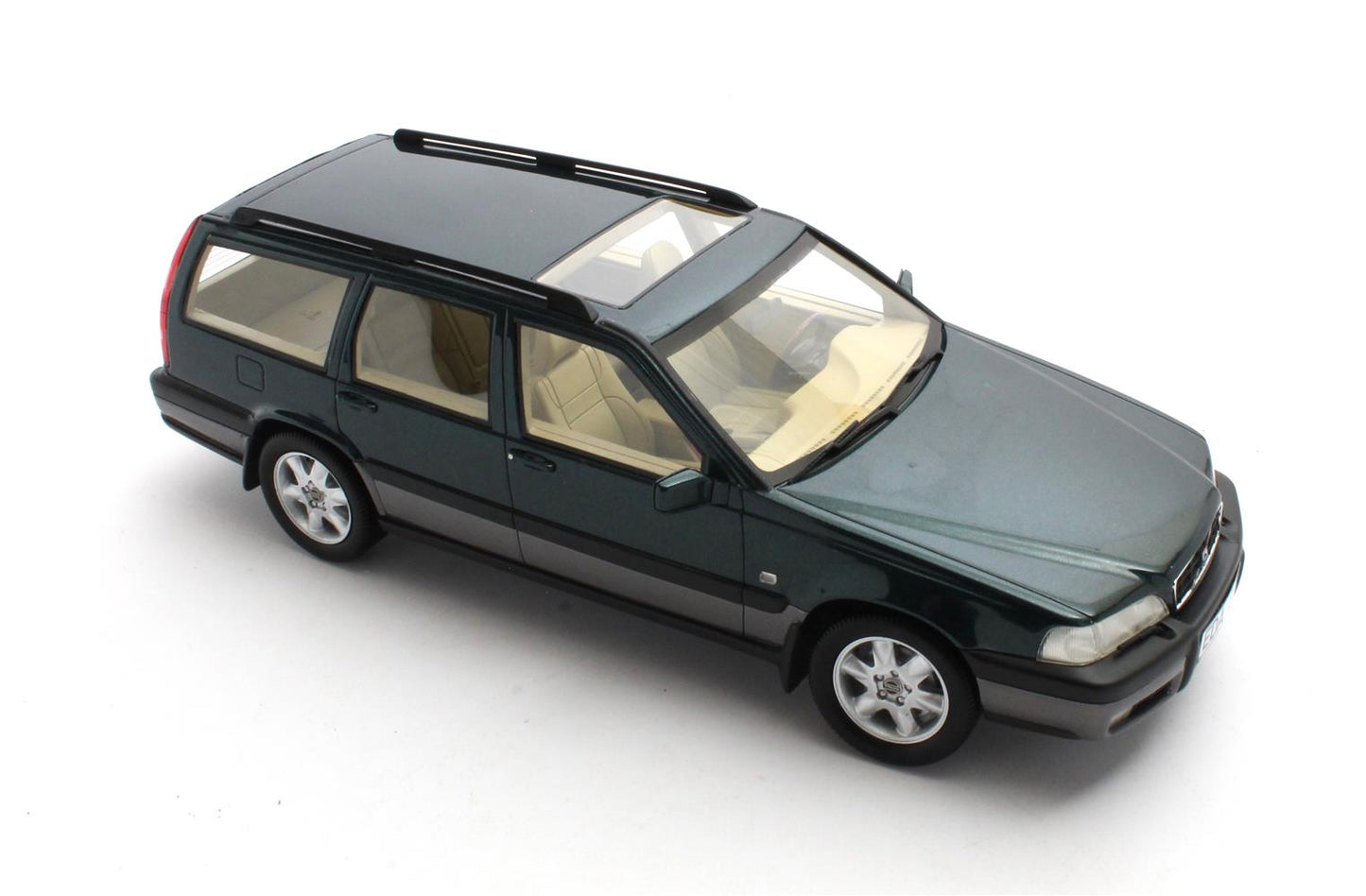Volvo V70 XC 1:18