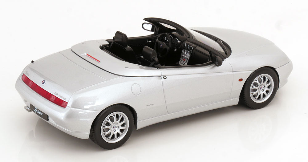 Alfa Romeo Spider 1:18