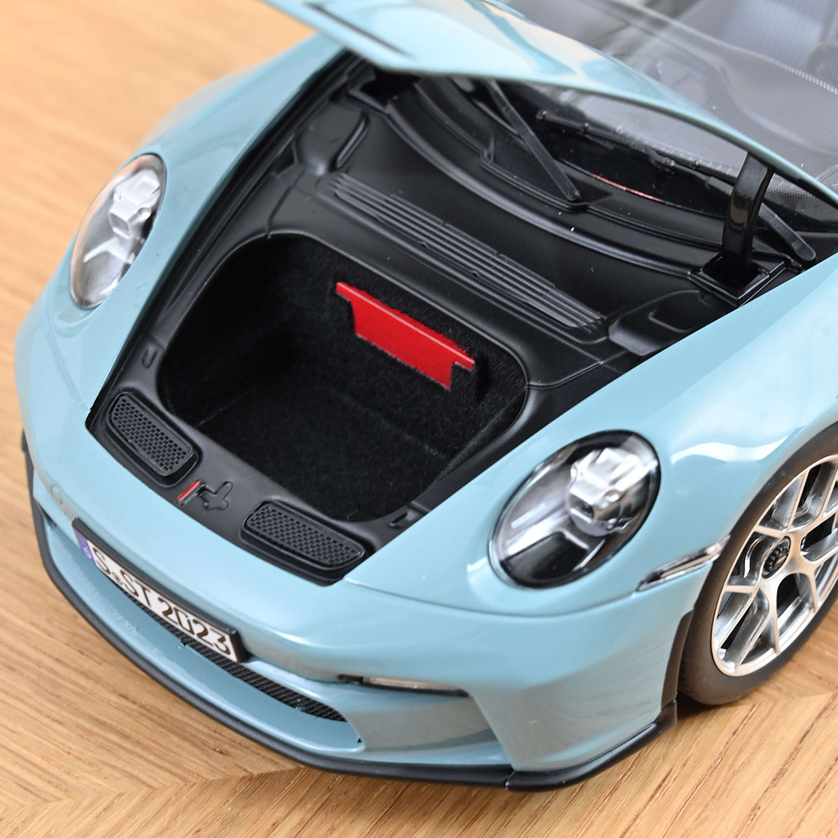 Porsche 911 S/T 2023 1:18