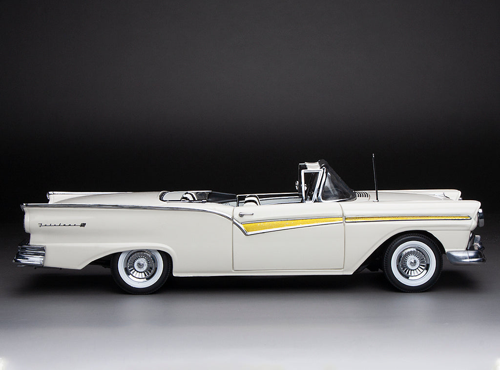 Ford Fairlane 500 Skyliner 1957 1:18