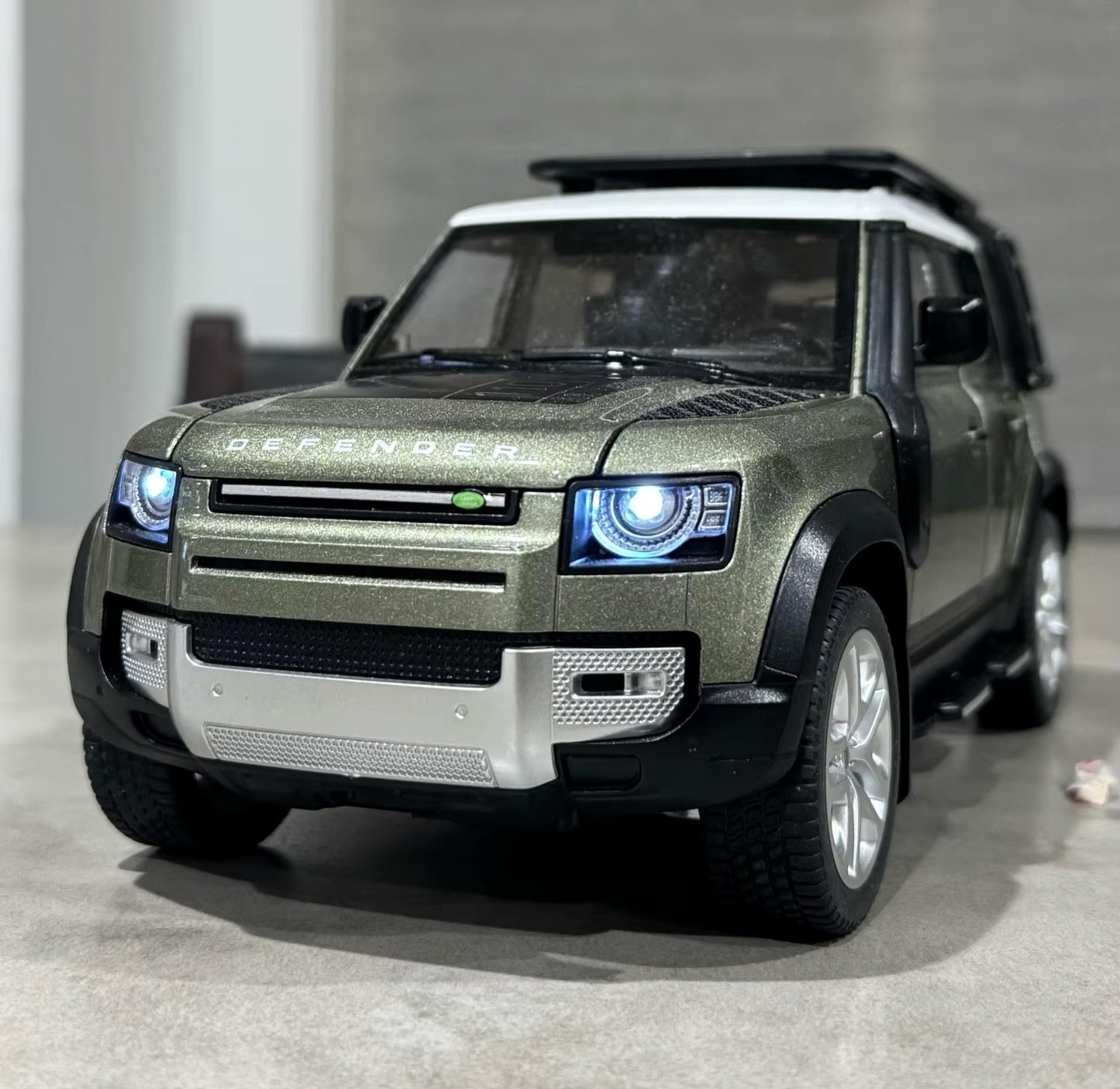 Land Rover Defender L663 1:18