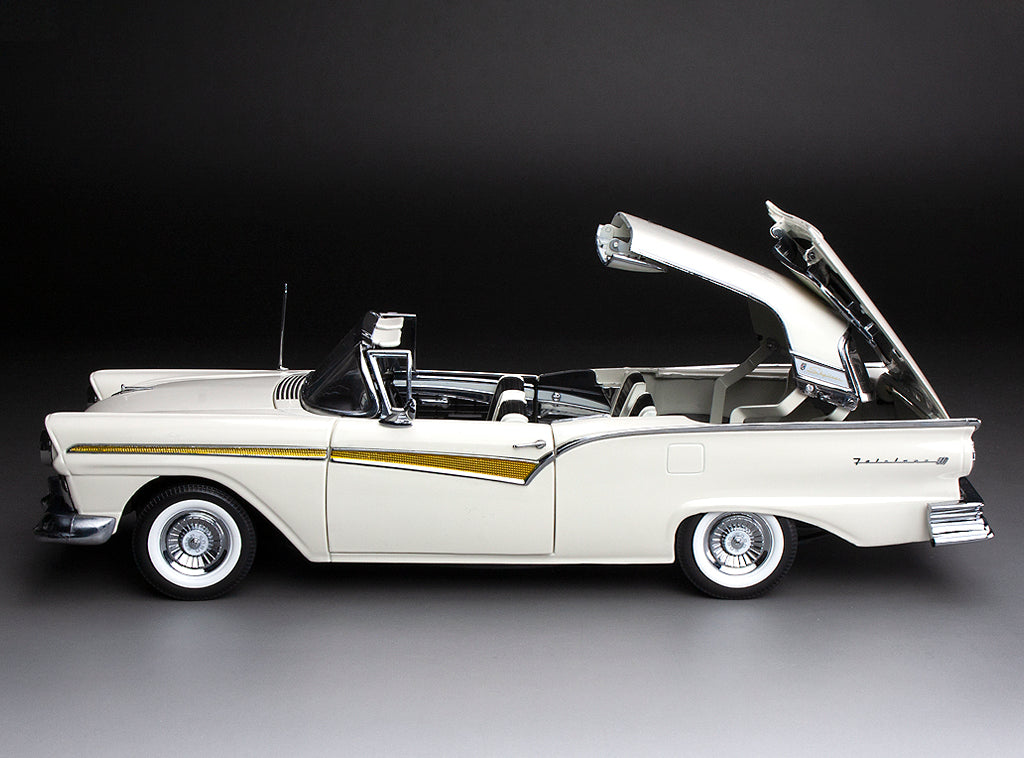 Ford Fairlane 500 Skyliner 1957 1:18