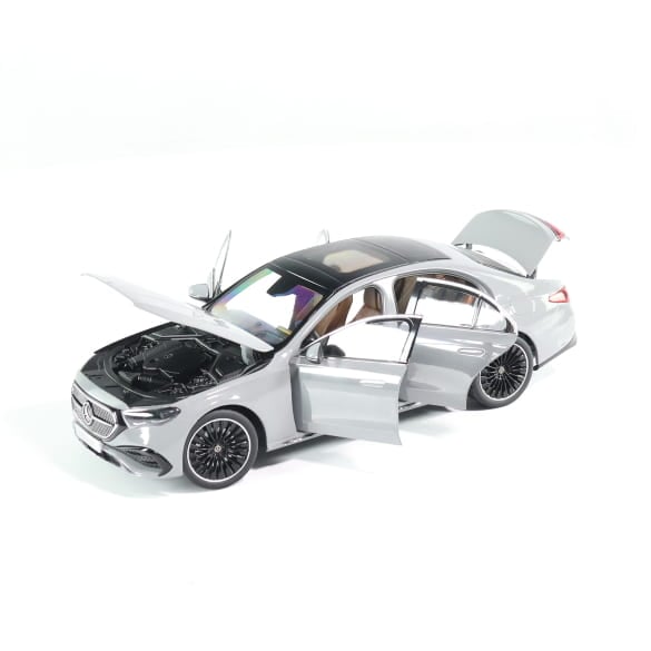 Mercedes-Benz E Class E450 W214 1:18