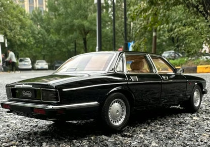 Jaguar XJ40 1:18
