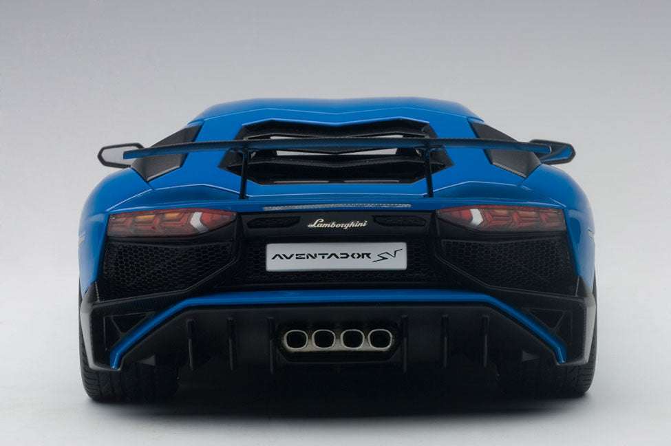 Lamborghini Aventador LP750-4 SV 1:18