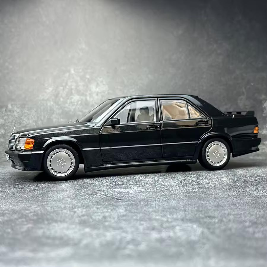 Mercedes-Benz E-Class 190E W201 1984 1:18